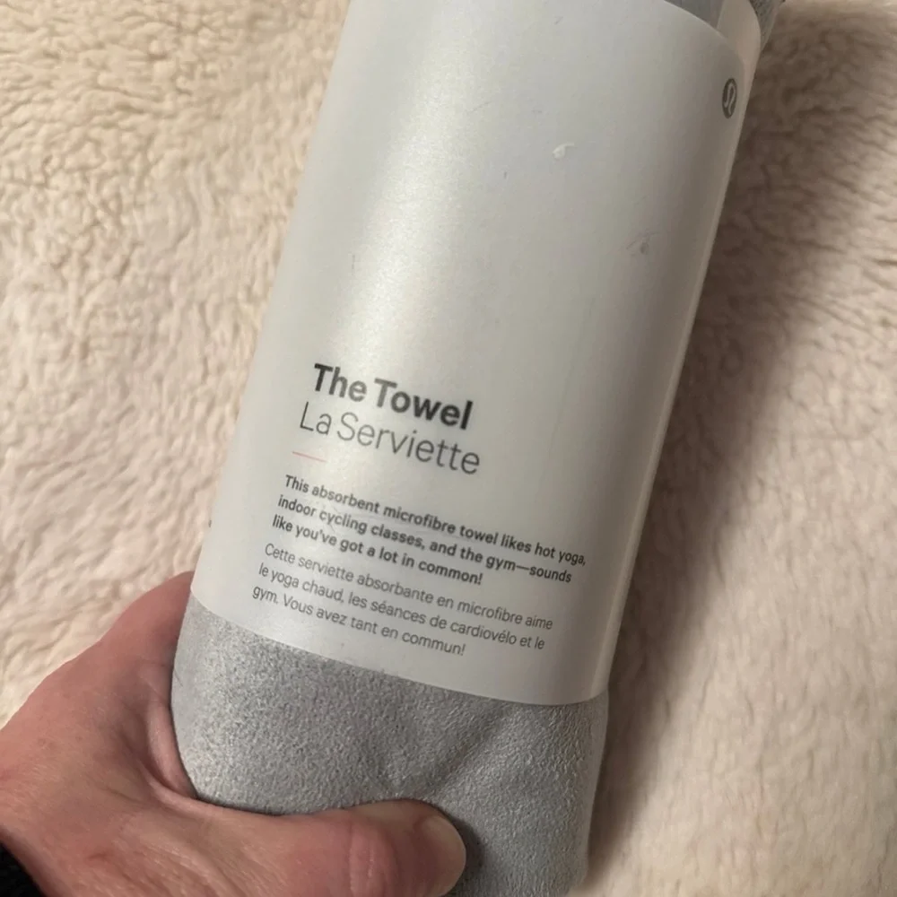 NWT Lululemon The Towel - Picture 5 of 8